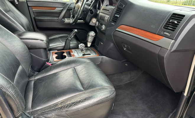 Mitsubishi Pajero GLS 3.8 Full - 2008-11