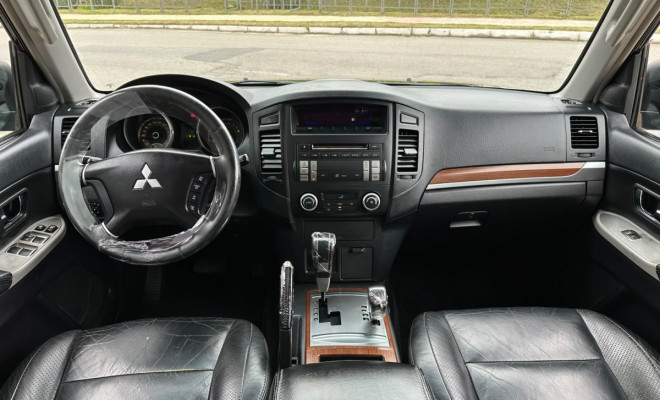 Mitsubishi Pajero GLS 3.8 Full - 2008-13