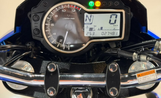 SUZUKI GSR 750 2015 Gasolina-8