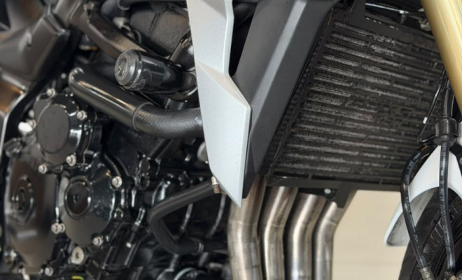 SUZUKI GSR 750 2015 Gasolina-9