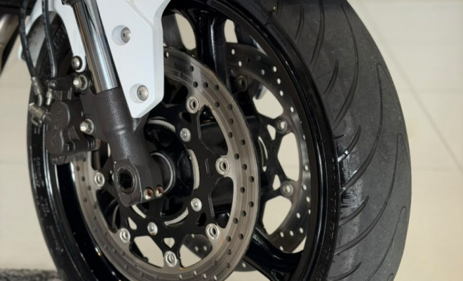 SUZUKI GSR 750 2015 Gasolina-12