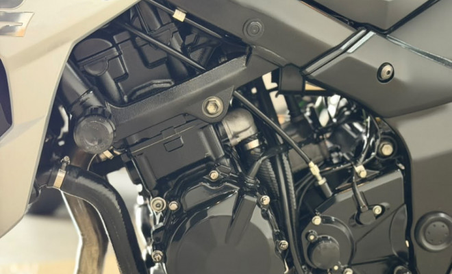 SUZUKI GSR 750 2015 Gasolina-11