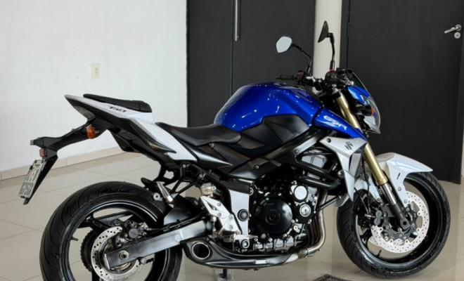 SUZUKI GSR 750 2015 Gasolina-0