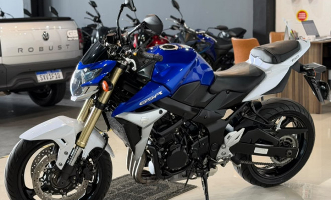 SUZUKI GSR 750 2015 Gasolina-1