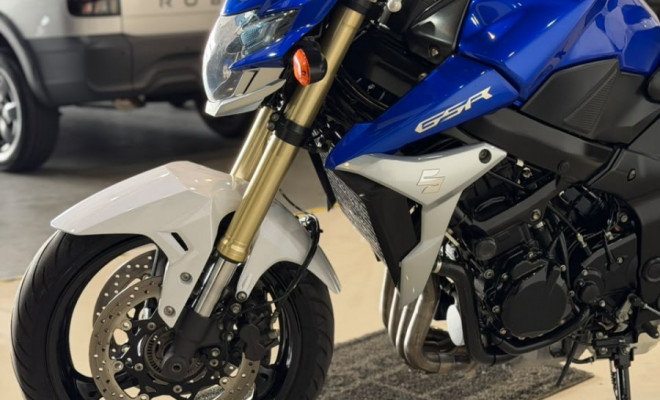 SUZUKI GSR 750 2015 Gasolina-3