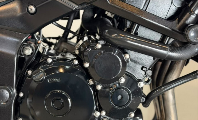 SUZUKI GSR 750 2015 Gasolina-10
