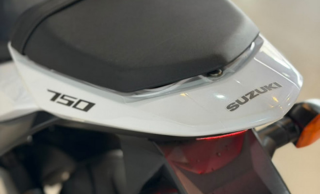 SUZUKI GSR 750 2015 Gasolina-6