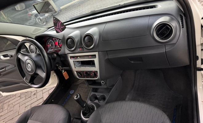VW - VolksWagen Gol (novo) 1.0 Mi Total Flex 8V 4p 2014 Flex-7