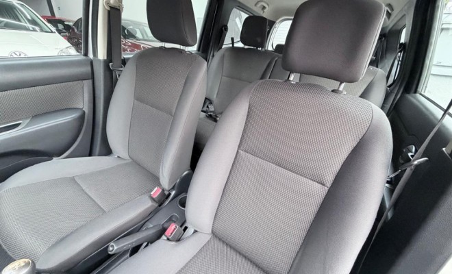 Nissan LIVINA GRAND S 1.8 16V Flex Fuel Mec. 2013 Flex-11