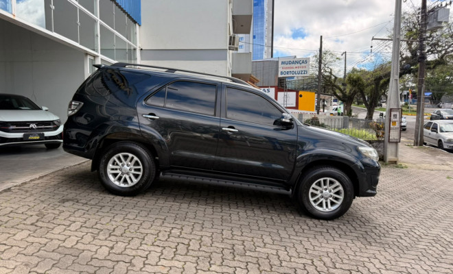 Toyota Hilux SW4 SR 4x2 2.7/ 2.7 Flex 16V Aut. 2015 Flex-0