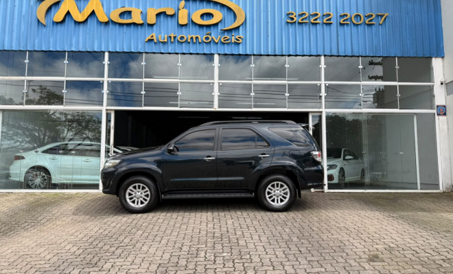 Toyota Hilux SW4 SR 4x2 2.7/ 2.7 Flex 16V Aut. 2015 Flex