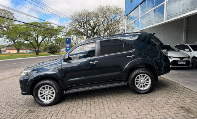 Toyota Hilux SW4 SR 4x2 2.7/ 2.7 Flex 16V Aut. 2015 Flex-4