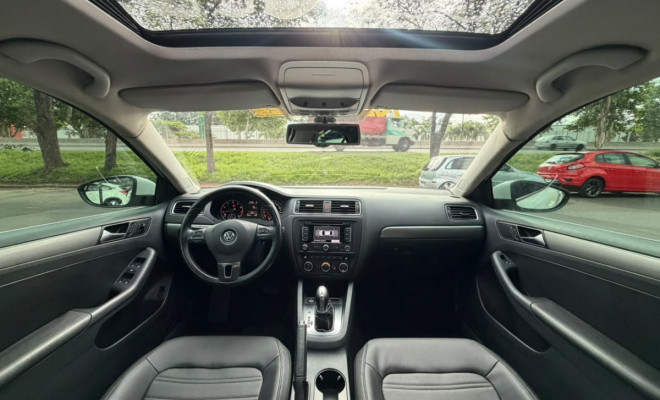 VW - VolksWagen JETTA Highline 2.0 TSI 16V 4p Tiptronic 2013 Gasolina-5
