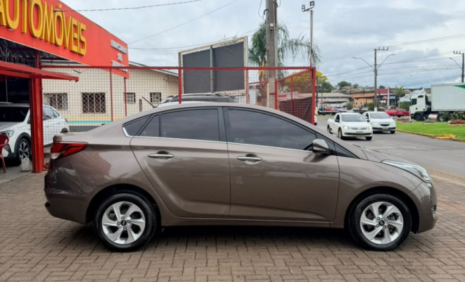 Hyundai HB20S C.Style/C.Plus1.6 Flex 16V Aut. 4p 2017 Gasolina-4