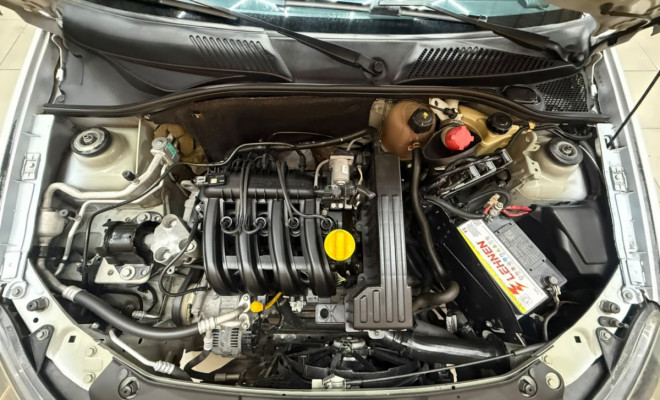Renault Clio Expression 1.0 16V Hi-Flex 2015-10