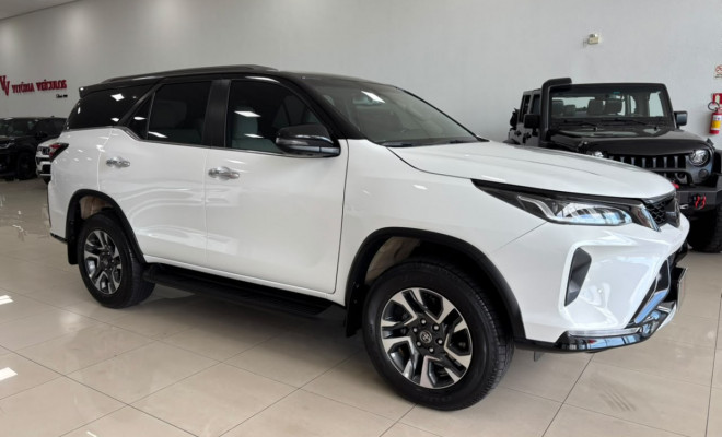 Toyota Hilux SW4 Diamond 2.8 TB 4x4 Die. Aut. 2025