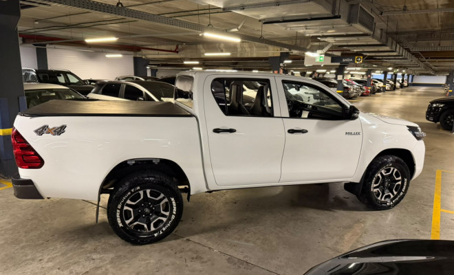 Toyota Hilux CD 4x4 2.8  Diesel Aut. 2024 Diesel-1