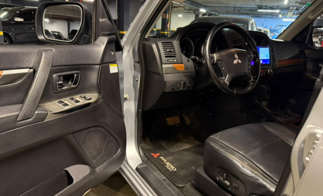 Mitsubishi Pajero HPE Full 3.2 4x4 T.I.Dies. 5p Aut 2012 Diesel-4