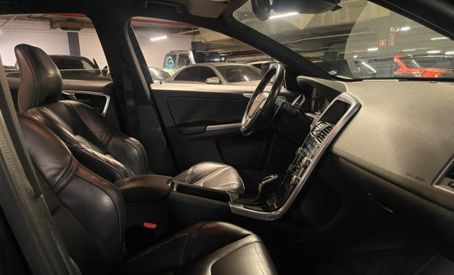 Volvo XC 60 T-5 R-DESIGN 2.0 FWD 5p 2017 Gasolina-9