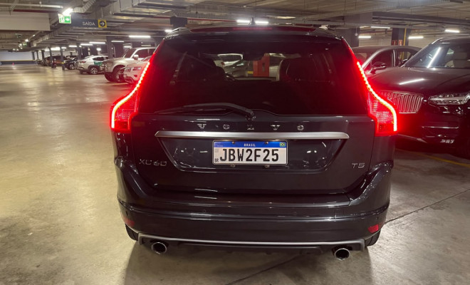 Volvo XC 60 T-5 R-DESIGN 2.0 FWD 5p 2017 Gasolina-2