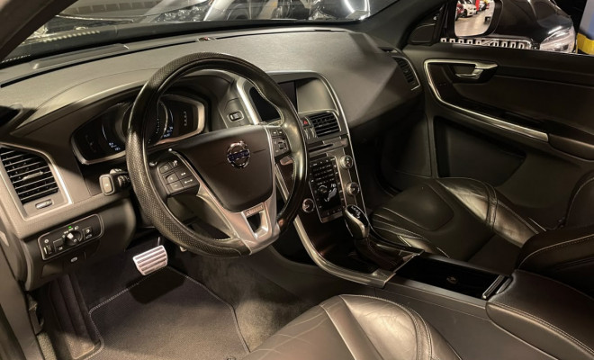 Volvo XC 60 T-5 R-DESIGN 2.0 FWD 5p 2017 Gasolina-3