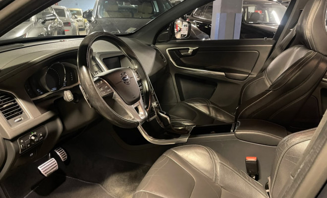 Volvo XC 60 T-5 R-DESIGN 2.0 FWD 5p 2017 Gasolina-4