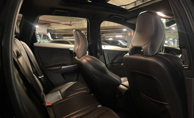 Volvo XC 60 T-5 R-DESIGN 2.0 FWD 5p 2017 Gasolina-5