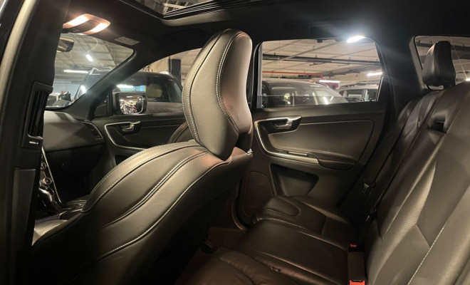 Volvo XC 60 T-5 R-DESIGN 2.0 FWD 5p 2017 Gasolina-8