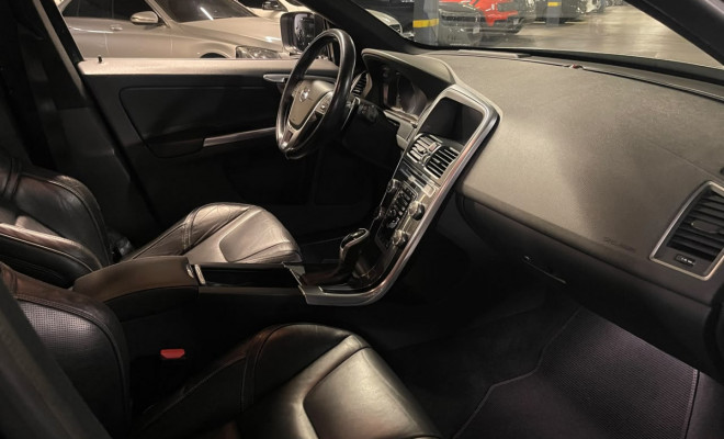 Volvo XC 60 T-5 R-DESIGN 2.0 FWD 5p 2017 Gasolina-12