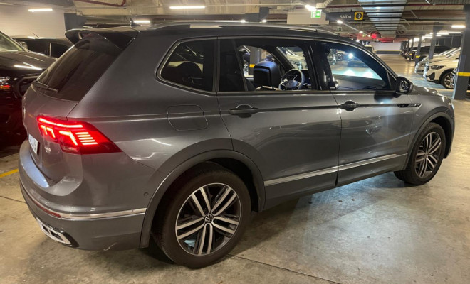 VW - VolksWagen TIGUAN Allspac R-Line 300 TSI 2.0  2025 Gasolina-9