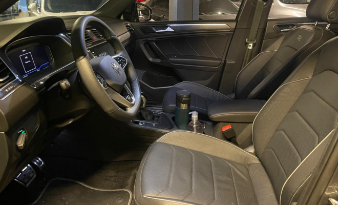 VW - VolksWagen TIGUAN Allspac R-Line 300 TSI 2.0  2025 Gasolina-1