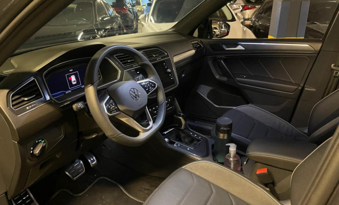VW - VolksWagen TIGUAN Allspac R-Line 300 TSI 2.0  2025 Gasolina-7