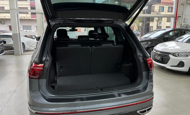 VW - VolksWagen TIGUAN Allspac R-Line 300 TSI 2.0  2024 Gasolina-5