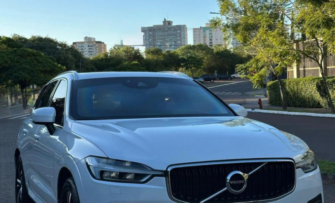 Volvo XC 60 D-5 MOMENTUM 2.0 AWD Diesel 5p 2019 Diesel