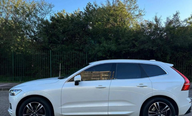 Volvo XC 60 D-5 MOMENTUM 2.0 AWD Diesel 5p 2019 Diesel-1