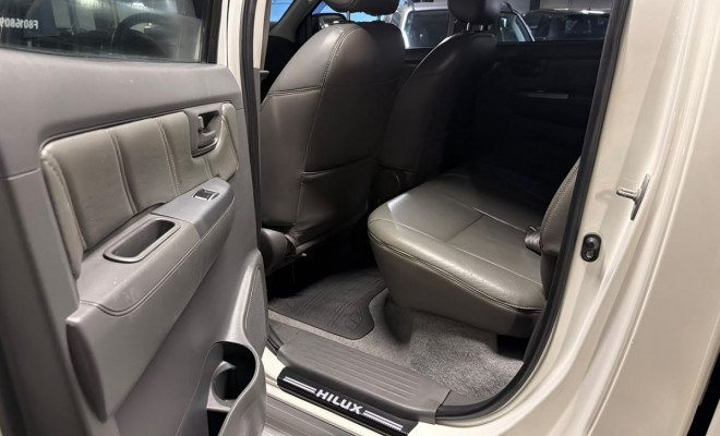 Toyota Hilux CD SR D4-D 4x4 3.0  TDI Dies. 2015 Flex-9