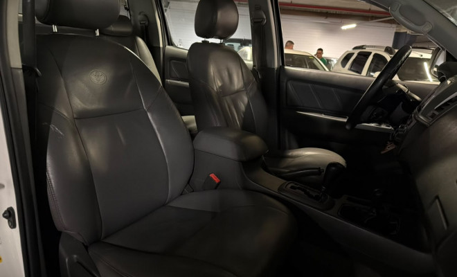 Toyota Hilux CD SR D4-D 4x4 3.0  TDI Dies. 2015 Flex-31