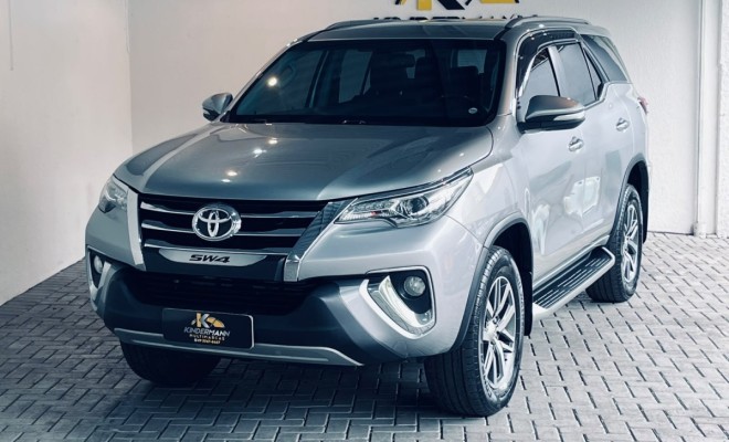 Toyota Hilux SW4 SRX 4x4 2.8 TDI 16V Dies. Aut. 2016 Diesel