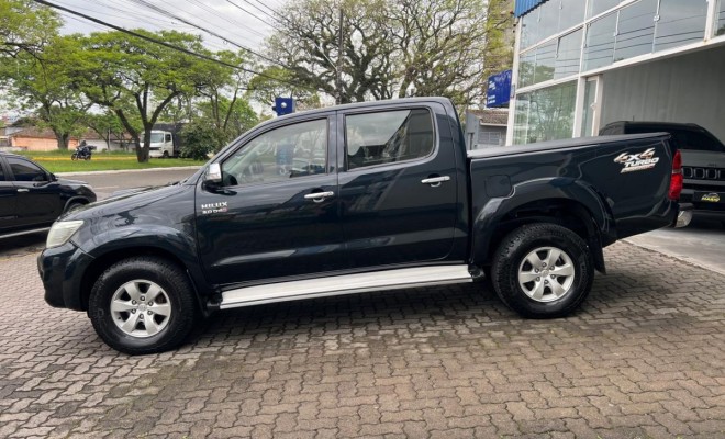 Toyota Hilux CD SRV D4-D 4x4 3.0 TDI Diesel Aut 2013 Diesel-4