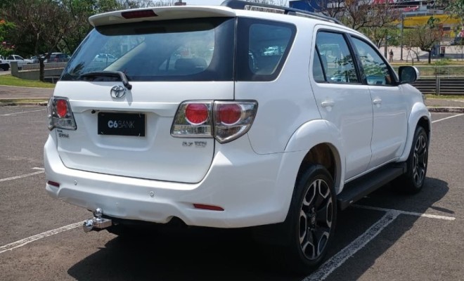 Toyota Hilux SW4 SR 4x2 2.7/2.7 Flex 16V Mec. 2015 Flex-2