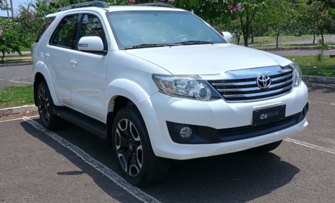 Toyota Hilux SW4 SR 4x2 2.7/2.7 Flex 16V Mec. 2015 Flex-1