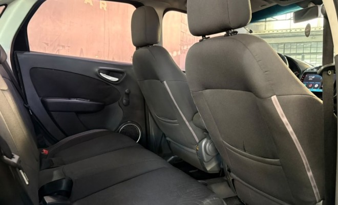 Fiat Grand Siena TETRAFUEL 1.4 Evo F. Flex 8V 2013 Flex-10