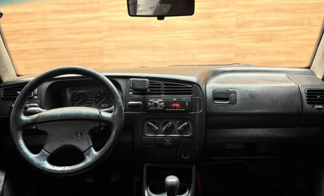 VW - VolksWagen Golf GL 1.8/ 2.0i 4p 1997 Gasolina-4
