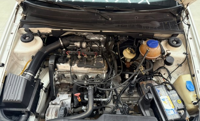 VW - VolksWagen Golf GL 1.8/ 2.0i 4p 1997 Gasolina-10