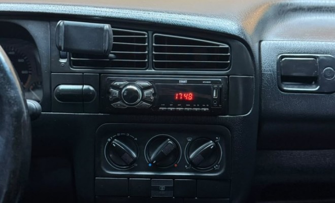 VW - VolksWagen Golf GL 1.8/ 2.0i 4p 1997 Gasolina-6