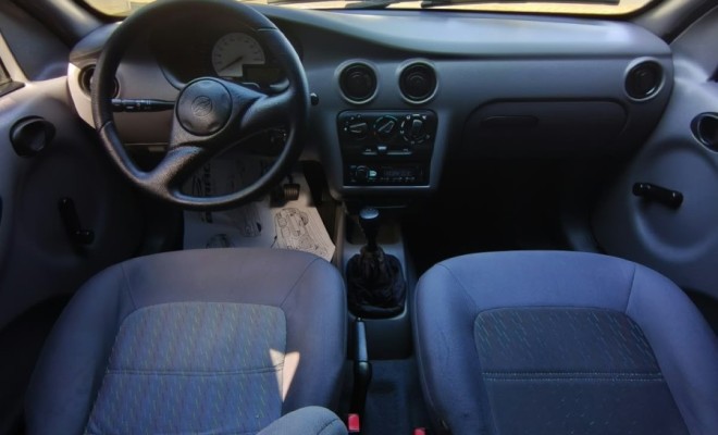 GM - Chevrolet Celta 1.0/Super/N.Piq.1.0 MPFi VHC 8V 3p 2001 Gasolina-5
