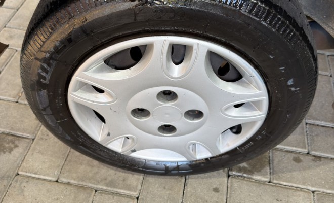 Fiat Palio ELX 1.0 Fire/30 Anos F. Flex 8V 4p 2004 Flex-3