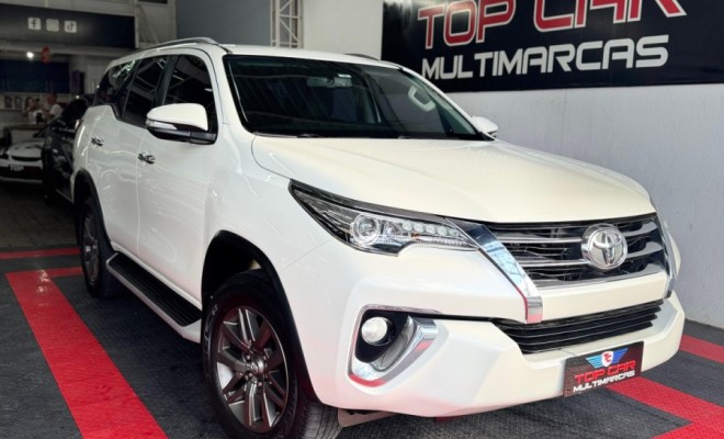 Toyota Hilux SW4 SRX 4x4 2.8 TDI 16V Dies. Aut. 2016 Diesel