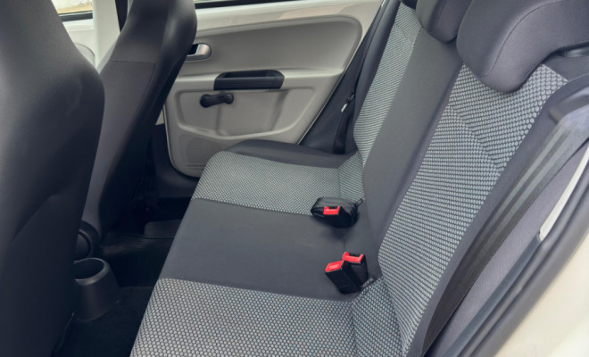 Up! Move 1.0 TSI 2017 – O compacto com desempenho surpreendente e economia, de ÚNICO DONO!-8