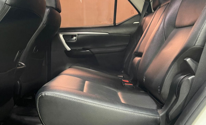 Toyota Hilux SW4 SRX 4x4 2.8 TDI 16V Dies. Aut. 2021 Diesel-16